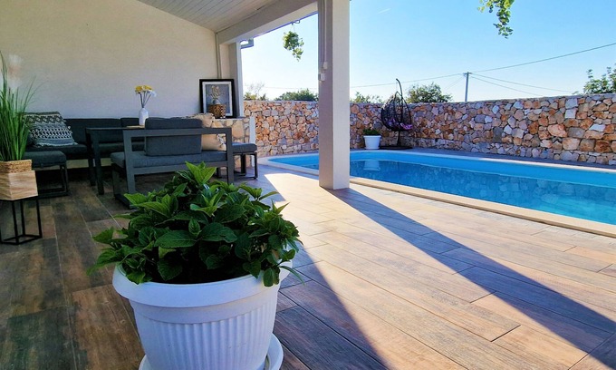 Drvenik Mali Villa | Anas lagoon holiday house with pool at azure beach