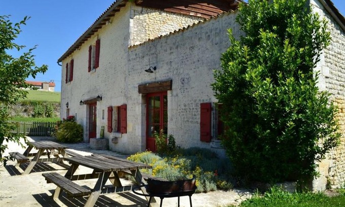 Lignieres-Sonneville House | Ancien Moulin Rénové avec Piscine et Jardin, Idéal Familles, Vignobles du Cognac - FR-1-653-88