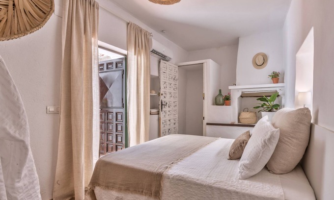 Canillas de Aceituno Bed & Breakfast | Andalusian Dream Suite : Encanto Guesthouse