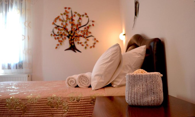 Perama Hotel | Anesis