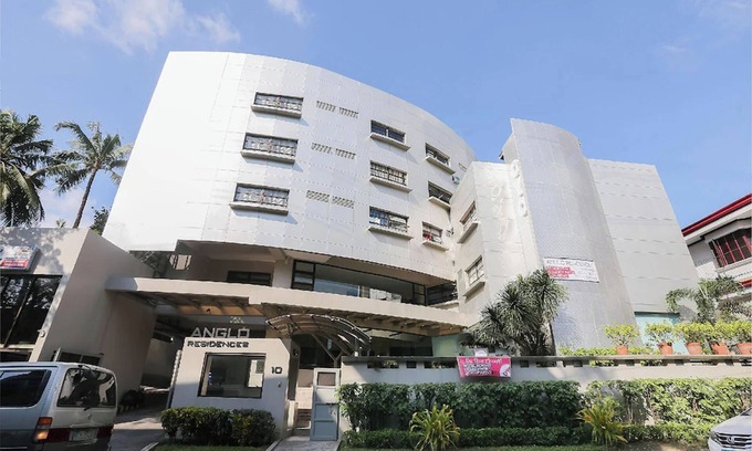 Dona Imelda Hotel | Anglo Residences near SM Mezza