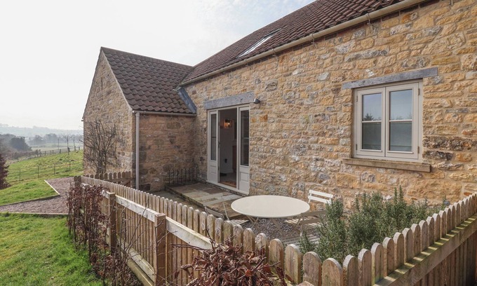 Scawton Cottage | ANGRAM COTTAGE, family friendly, with open fire in Thirsk