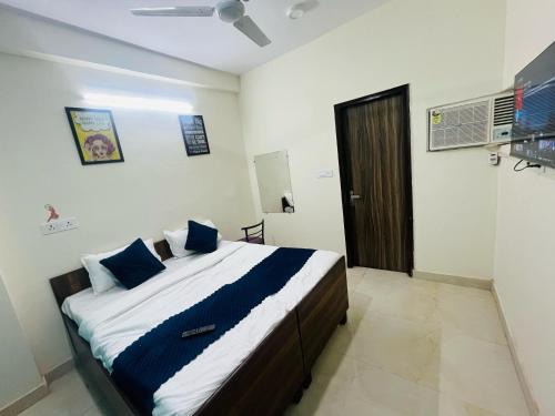 Khattalwada Hotel | Anmol Residency - Near Saket Metro