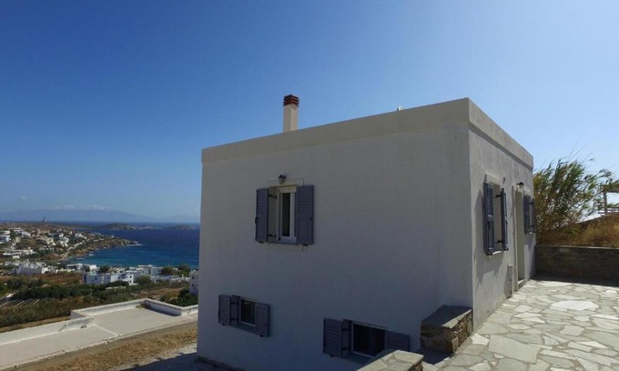 Azolimnos House | Anna