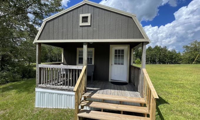 Hattiesburg Cottage | Anna Kay's Lake Chalet