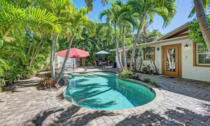Holmes Beach House | Anna Maria Island Edgewater Bungalow