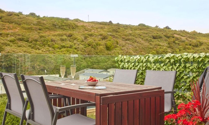 Polzeath House | Anneth Lowen