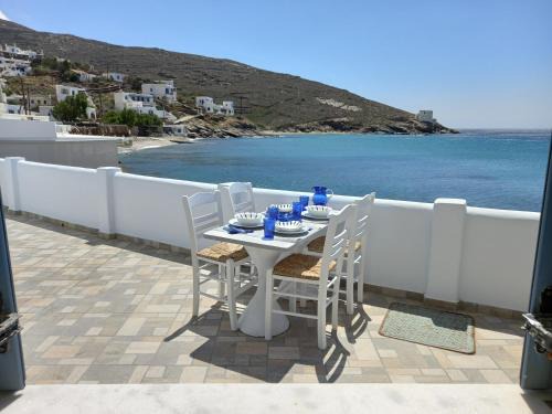 Exomvourgo House | Anthie's shore house