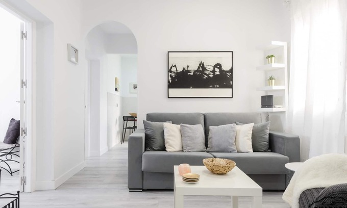Embajadores Apartment | Antiques Market - 3-Bedroom Apartment with Parking