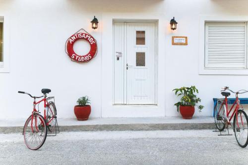 Sami Apartment | Antisamos Studios