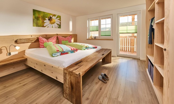 Schollach Apartment | Apartment 'Bienenstock, 92 Qm' with Mountain View, Private Garden and Wi-Fi