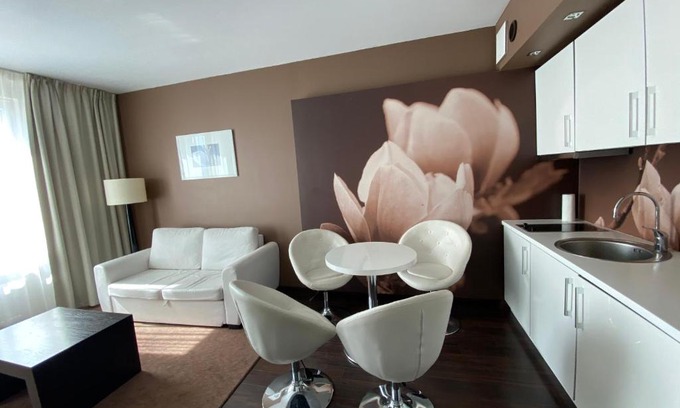 West Pomeranian Voivodeship Apartment | Apartament prywatny salon z aneksem kuchennym i sypialnią w hotelu Diva