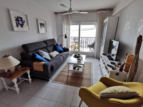Llanca Apartment | Apartamento a 250m de la playa con terraza, aire acondicionado y WIFI - ES-89-95