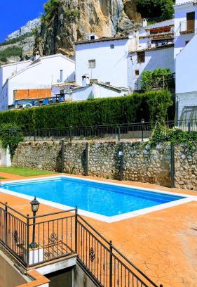 La Iruela Apartment | Apartamento con vistas a la piscina y al castillo templario