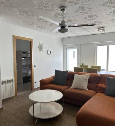 Roses Town Center Apartment | Apartamento Familiar Poeta Marquina
