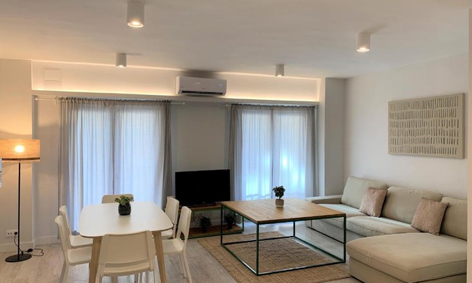 Camino de Ronda Apartment | Apartamento nuevo, 3 dormitorios con terraza