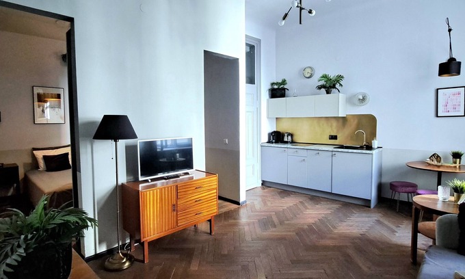 Srodmiescie Hotel | Aparthotel Nowy Świat 28