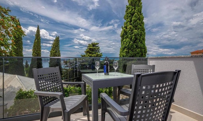 Crikvenica Apartment | Apartman Helena