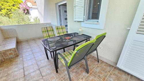 Okrug Donji Apartment | Apartman Irena with terase end private parking