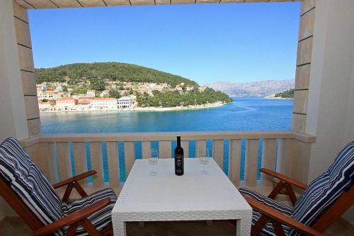 Cove Basina (Jelsa) Apartment | Apartmani Nila