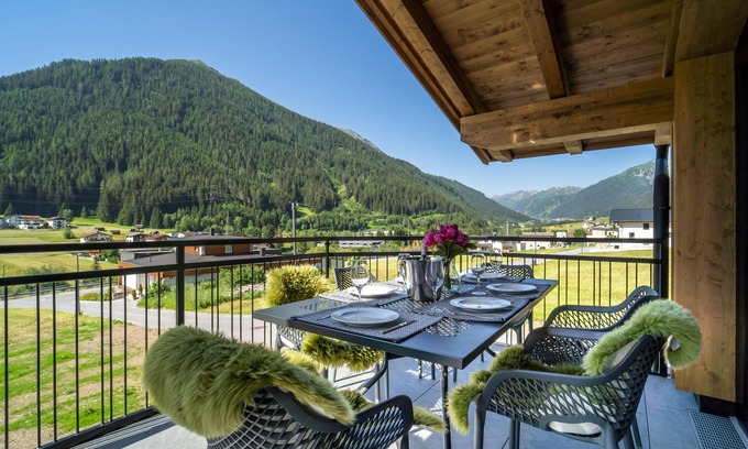 Pettneu am Arlberg Apartment | Apartment & big balcony near St. Anton am Arlberg