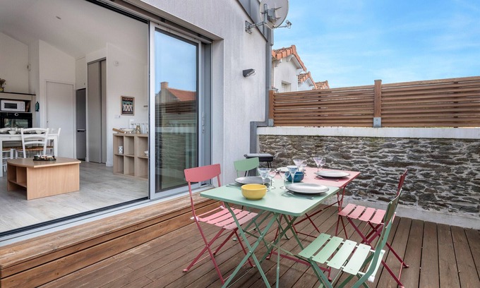 La Bernerie-en-Retz Apartment | Apartment 230m from the beach. Sleeps 4.
