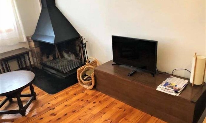 Pedra Apartment | Apartment 2 rooms Fireplace, Football Pitch & Terrace