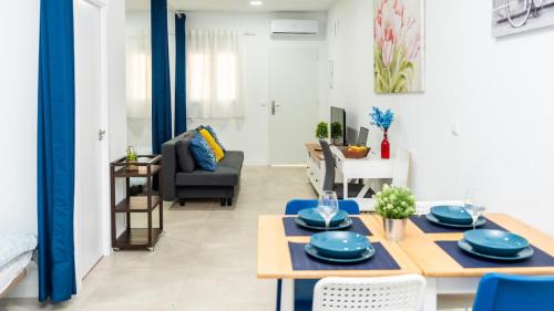 Ciudad Lineal Apartment | Apartment 4 Private complex Parking 6 people