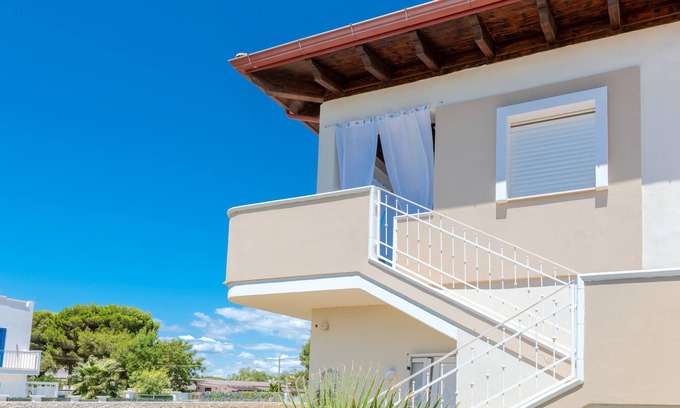 Marina di Pulsano Apartment | Apartment 'A Casa Di Palma - 2' with Wi-Fi and Air Conditioning