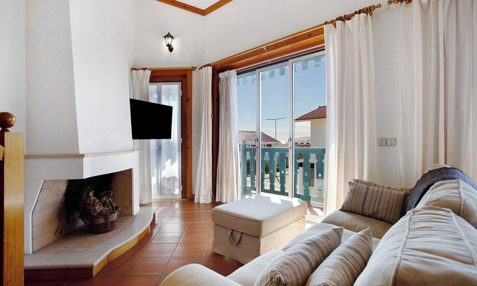 Sao Pedro de Muel Apartment | Apartment 'A Casa Da Concha' with Sea View, Balcony and Wi-Fi