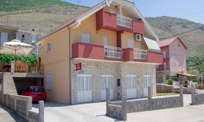 Trebinje Apartment | Apartment Ana-Marija - Two Bedroom Apartment with Balcony