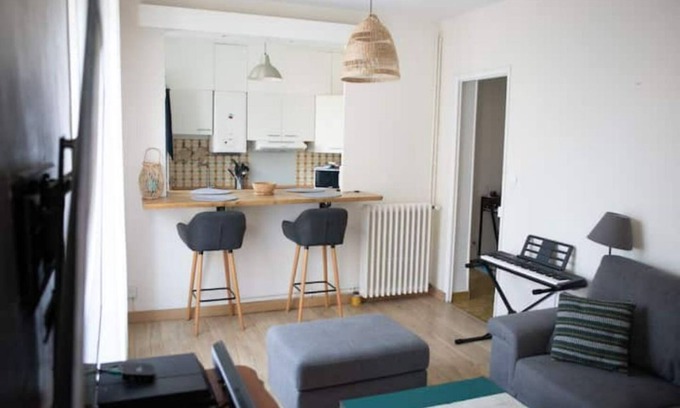 7th Arrondissement Apartment | Apartment at the foot of Notre Dame de Garde