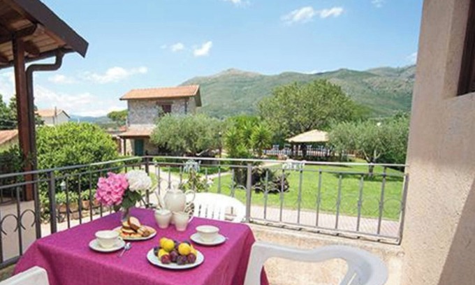 Campochiesa Apartment | Apartment 'Begonia' with Shared Pool, Shared Garden and Wi-Fi