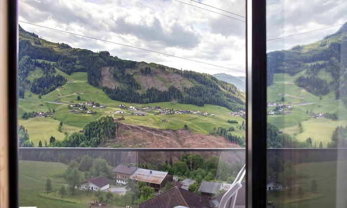 Gerlosbergeben Apartment | Apartment 'Bergliebe Top 1' with Mountain View, Balcony and Wi-Fi