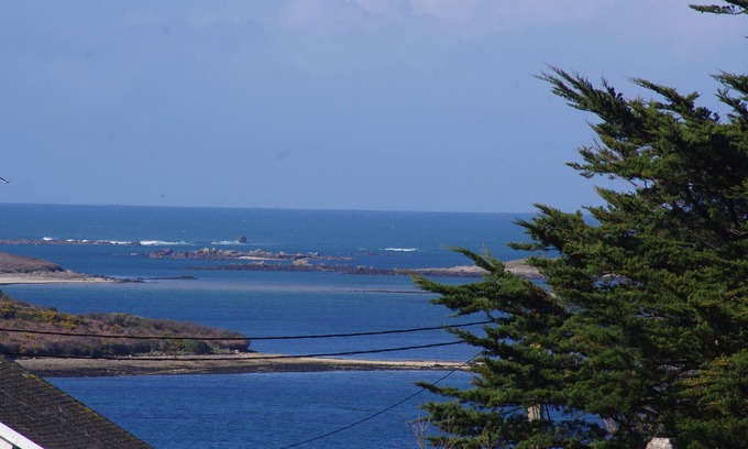 L'Aber Vrac'h Apartment | Apartment bright and quiet , whith a sea view .