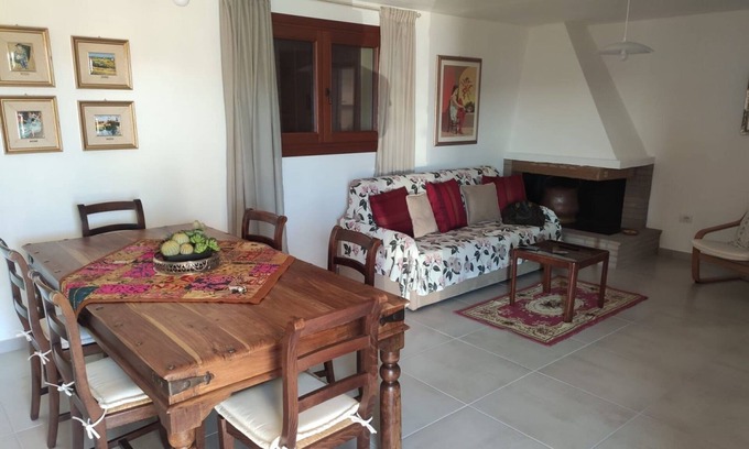 Palau Apartment | Apartment 'Casa Vacanza Mirto' with Mountain View, Wi-Fi and Air Conditioning