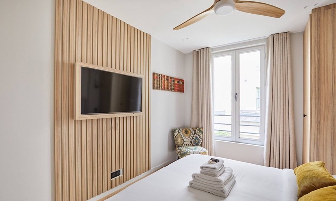 Quartier de la Folie-Mericourt Apartment | Apartment Center of Paris