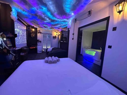 Nansouty-Saint-Genes Apartment | Apartment Cinema, Jacuzzi, Borne arcade