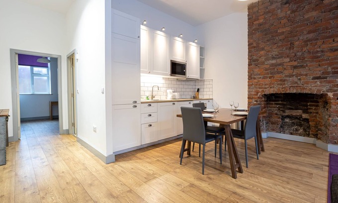 Salford Apartment | Apartment Close to City Centre and Media City By Pillo Rooms