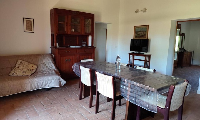 Donoratico Apartment | Apartment 'Daria' with Shared Garden and Wi-Fi