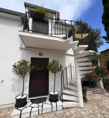 Cove Osibova (Milna) Apartment | Apartment Dolce Vita - 40 m to the sea & Beach-sleeps 3