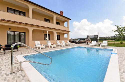 Kastelir-Labinci Apartment | Apartment Dvori with pool