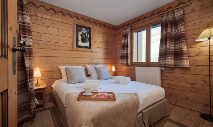 Val Claret Ski Chalet | Apartment Ecrin 214 - Tignes Val Claret - Balcony with mountain view