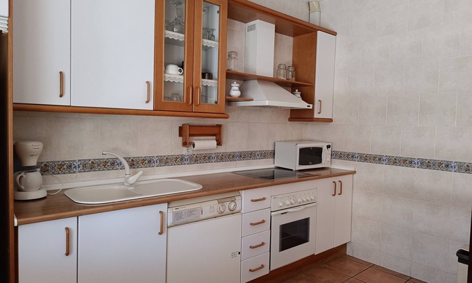 Consuegra Apartment | Apartment 'Entrada' with Shared Terrace, Wi-Fi and Air Conditioning