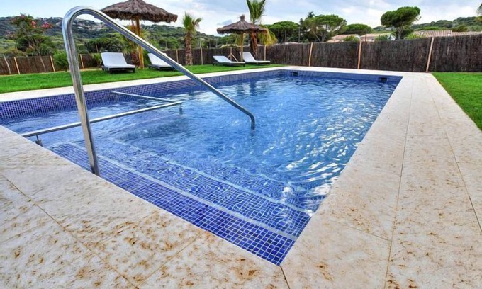 Castell-Platja d'Aro Cottage | Apartment La Cort inside Masia Cal Ros, 8 people