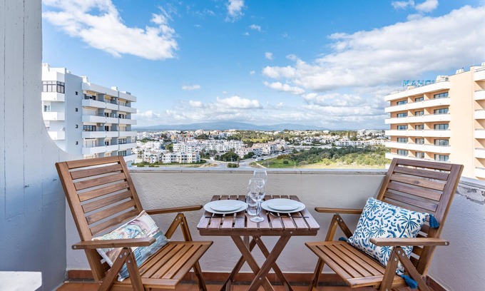 Torralta Apartment | Apartment 'Gaivotas House' with Balcony and Wi-Fi