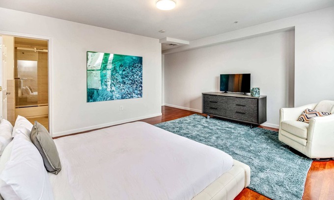 Chinatown Apartment | Apartment Getaway