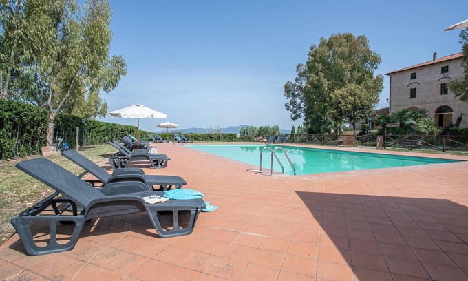 Riotorto Apartment | Apartment Giglio with Sea View, Pool, Wi-Fi, A/C & Garden