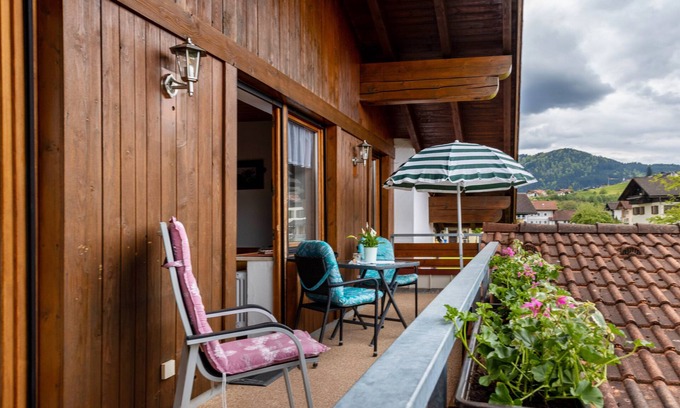 Wertach Apartment | Apartment 'Grünten' with Mountain View, Shared Garden and Wi-Fi