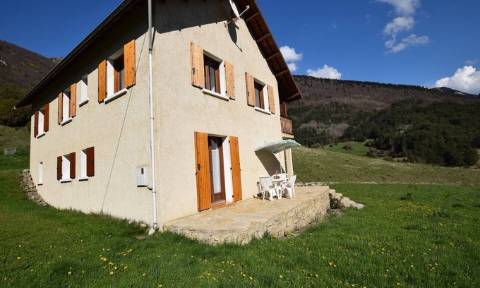 Lus-la-Croix-Haute Apartment | Apartment in Lus near Ski Slopes and Mountains
